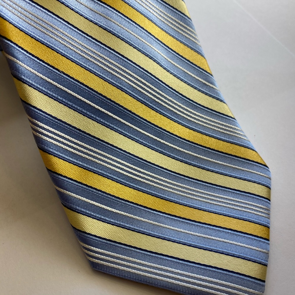 100% silk Club Room blue and yellow striped tie.